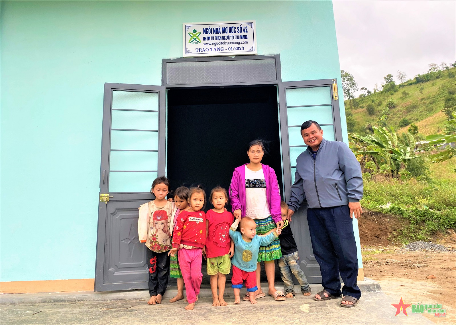 Việc ngoài giờ của Bí thư Đảng ủy xã